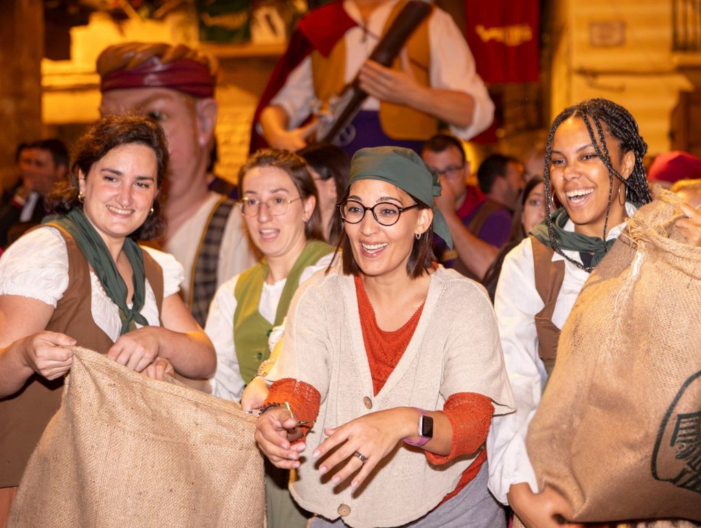 Actualment esteu veient Alcover organitza un taller de confecció de roba bandolera adreçat a tots els públics